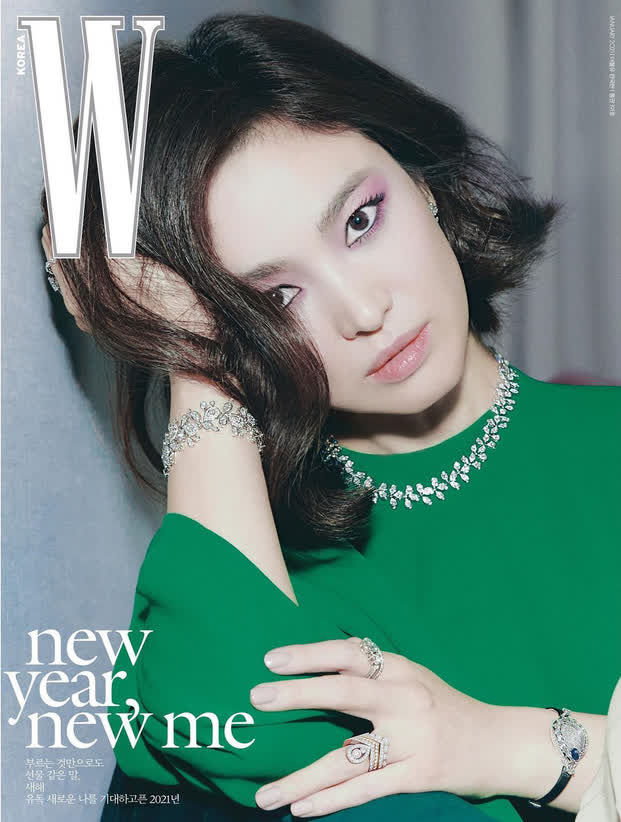 Song Hye Kyo tung ảnh tạp chí mới mà dân tình vừa mê vừa... hoảng hồn: Vẫn đẹp sang chảnh nhưng mắt sao thế này? - Ảnh 2.