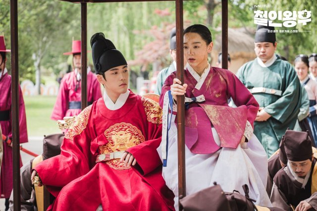 Anh hậu Shin Hye Sun vừa làm dâu hoàng gia đã đòi cấm cửa nhà vua ở Mr. Queen kì ghê! - Ảnh 5.