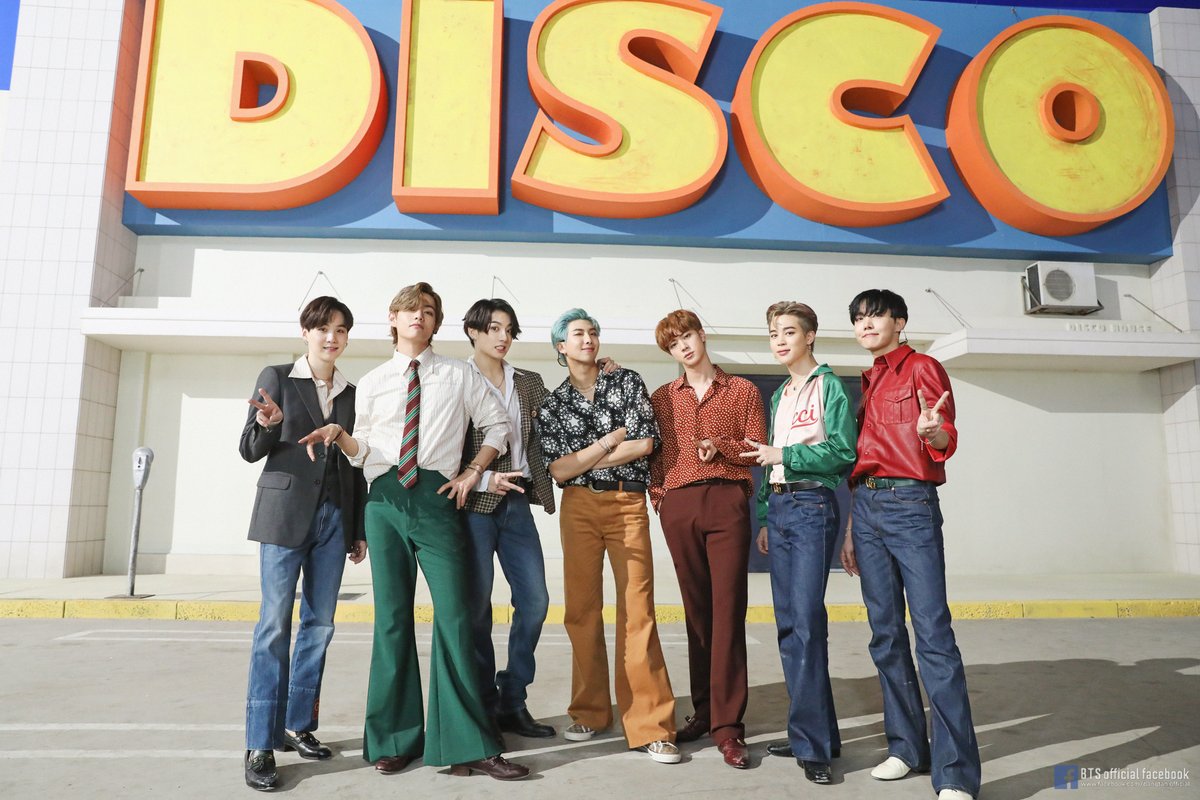 Nhân dịp Kpop đồng loạt đưa nhạc retro trở lại, cùng ngắm nhìn những trang phục biểu diễn đẹp mắt nhất của các nhóm nhạc - Ảnh 7. Nhân dịp Kpop đồng loạt đưa nhạc retro trở lại, cùng ngắm nhìn những trang phục biểu diễn đẹp mắt nhất của các nhóm nhạc - Ảnh 7.