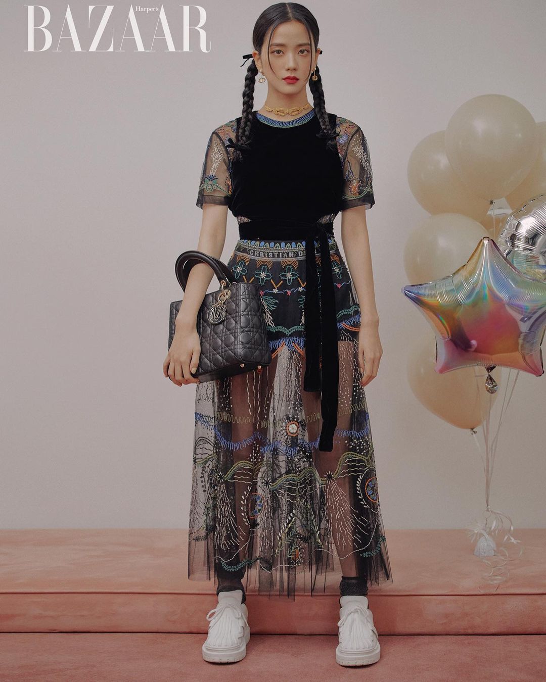 Pha đụng hàng “gắt” của 2 nàng thơ Dior: Jisoo đúng xinh, Angela Baby có vòng eo con kiến gây “áp đảo” - Ảnh 2. Pha đụng hàng “gắt” của 2 nàng thơ Dior: Jisoo đúng xinh, Angela Baby có vòng eo con kiến gây “áp đảo” - Ảnh 2.