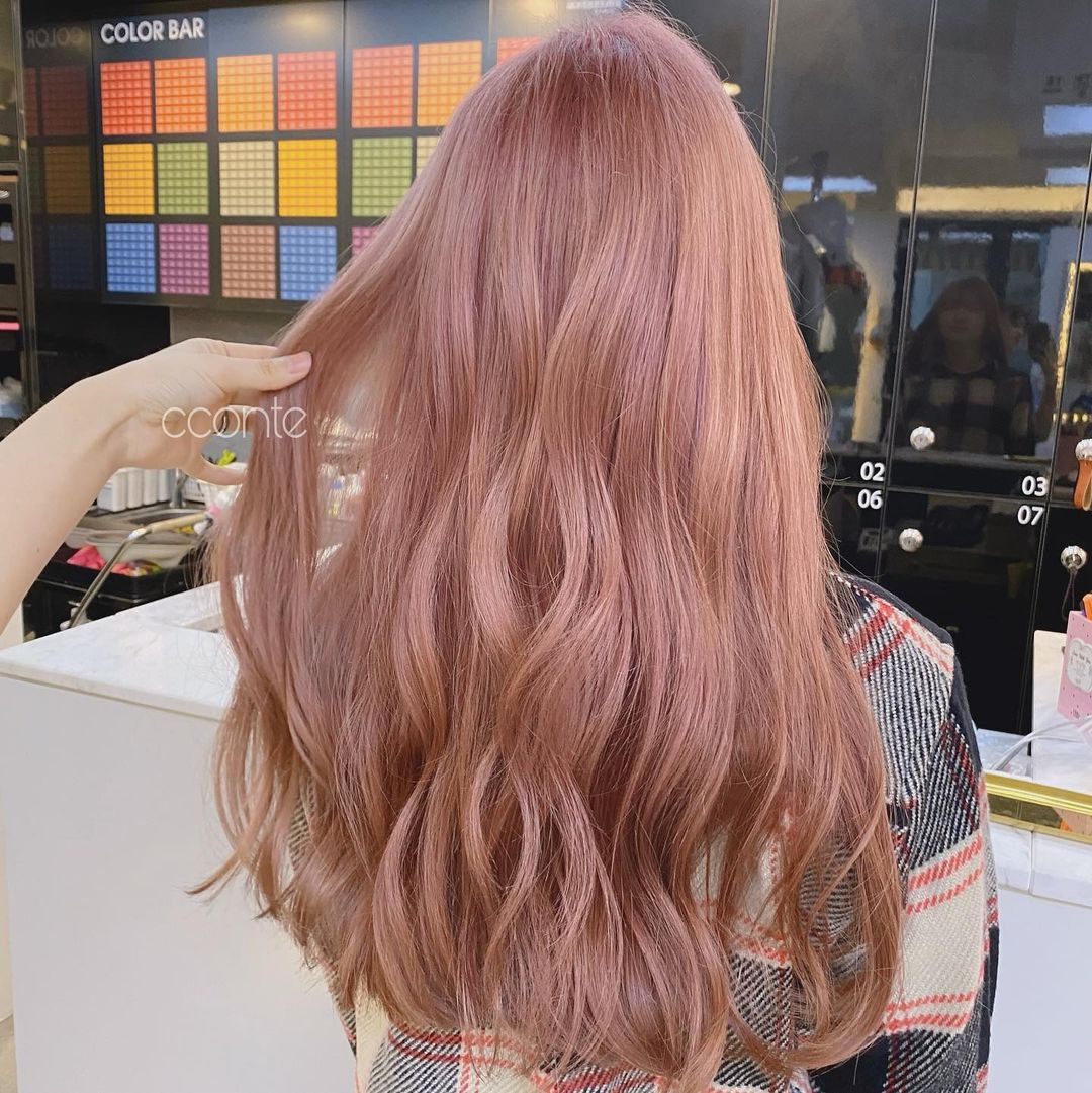 Tóc hồng là xu hướng thịnh hành trong giới trẻ hiện nay. Tóc hồng trông thật độc đáo và tạo nên phong cách thời thượng cho người sử dụng. Hãy xem hình ảnh để khám phá một vẻ đẹp mới lạ của những mái tóc hồng tuyệt đẹp!