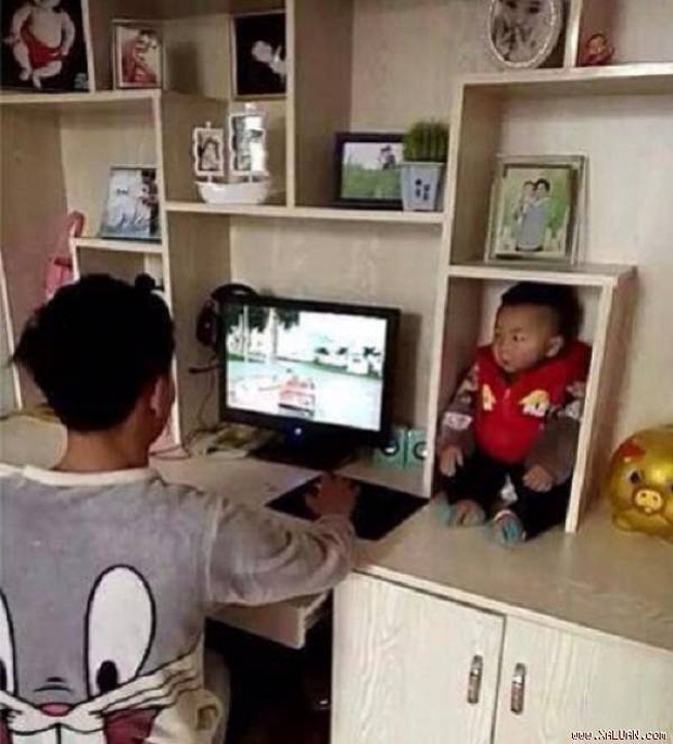 Những kiểu trông con khó đỡ của hội ông bố game thủ - Ảnh 12.