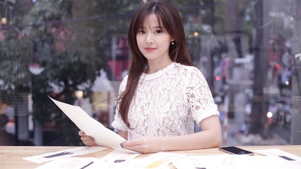Cô giáo hot nhất nhì Vbiz Midu khoe sương sương cơ ngơi, 1 góc mà dân tình đã phải thốt lên: Mê chữ ê kéo dài - Ảnh 7.
