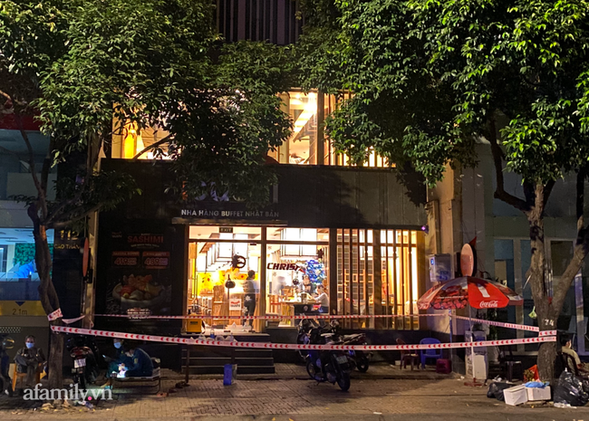 TP.HCM phong tỏa nhà hàng sushi Nhật Bản nơi bệnh nhân 1349 cùng chồng từng đến ăn - Ảnh 2.