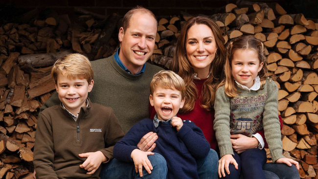 Gia đình hoàng gia trên thế giới tung ảnh thiệp Giáng sinh, nhà Công nương Kate lần đầu lép vế trước vẻ đẹp hoàn mỹ của Hoàng gia Bỉ - Ảnh 1.