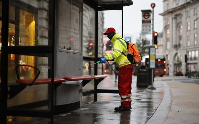 Biến thể mới của virus g&acirc;y dịch COVID-19 tại Anh đ&atilde; nằm ngo&agrave;i tầm kiểm so&aacute;t! - Ảnh 1.