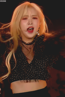 Wendy tái xuất sau 1 năm ở ẩn, dân tình lại mải miết cà khịa Irene, chê bai mặt dày mãi chưa chịu rời Red Velvet? - Ảnh 2.