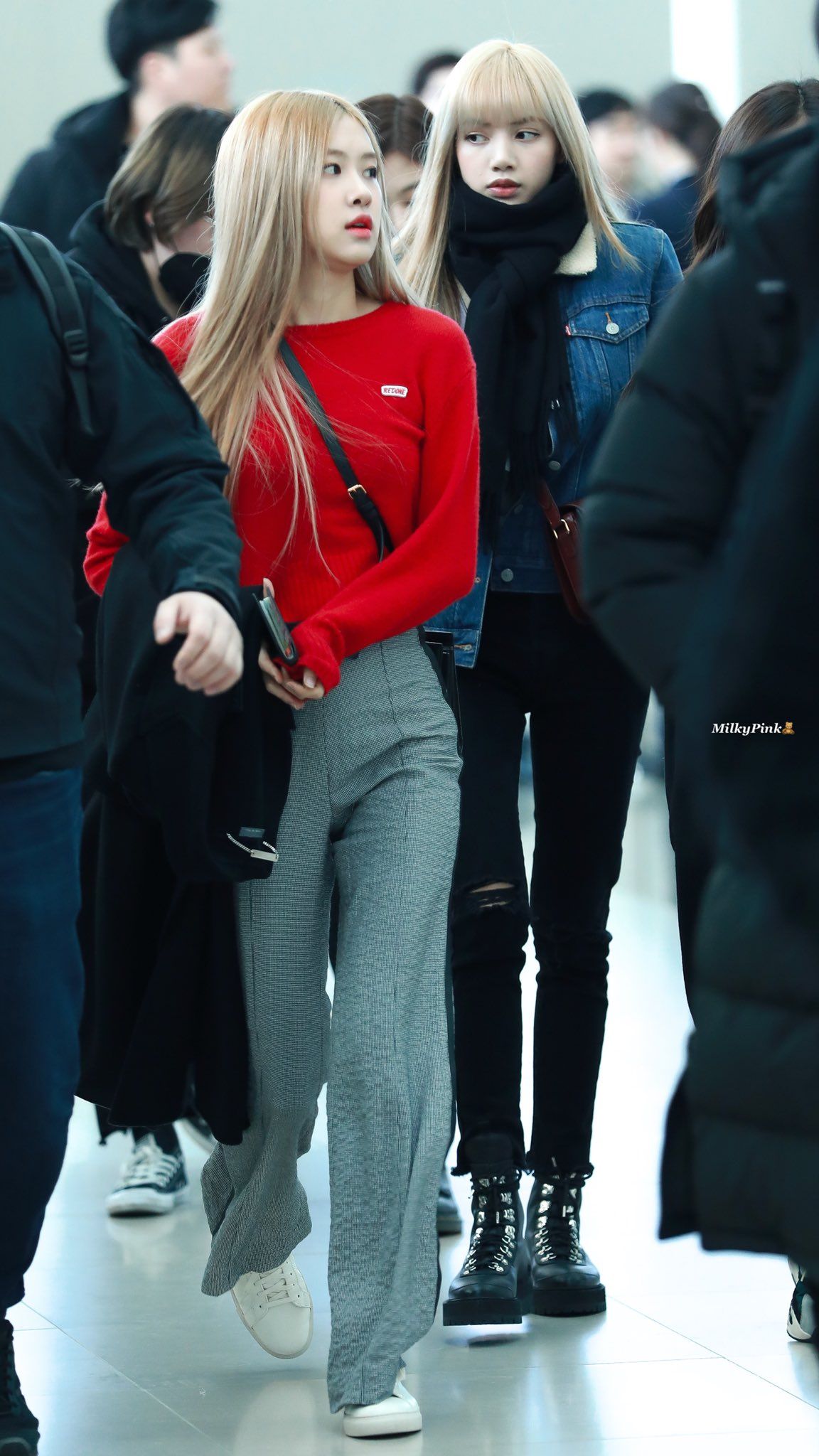 BLACKPINK lên đồ Giáng sinh xịn ghê, xem mà học được bao cách mix&match vừa ấm vừa xinh - Ảnh 9. BLACKPINK lên đồ Giáng sinh xịn ghê, xem mà học được bao cách mix&match vừa ấm vừa xinh - Ảnh 9.