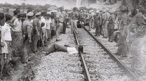 La mujer cayó en las vías del tren, un trágico accidente, pero el crimen de más de 30 hombres, que es una suegra horrible - foto 2.