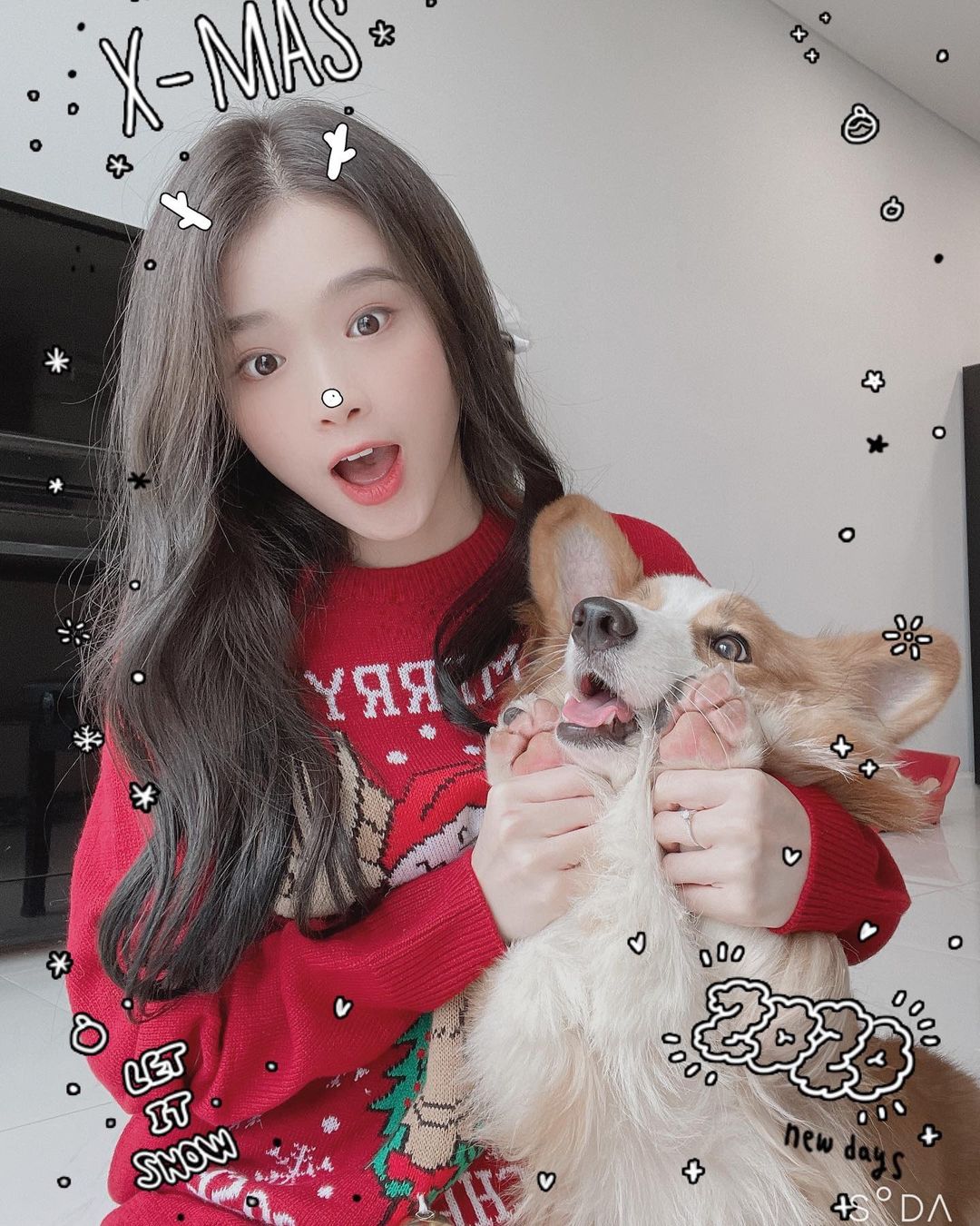 Dàn sao Vbiz lên đồ tưng bừng đón Giáng Sinh: Vợ chồng BigDaddy và Emily tình tứ diện đồ đôi, thi “phát cẩu lương” với ba mẹ bé Xoài - Ảnh 8. Dàn sao Vbiz lên đồ tưng bừng đón Giáng Sinh: Vợ chồng BigDaddy và Emily tình tứ diện đồ đôi, thi “phát cẩu lương” với ba mẹ bé Xoài - Ảnh 8.