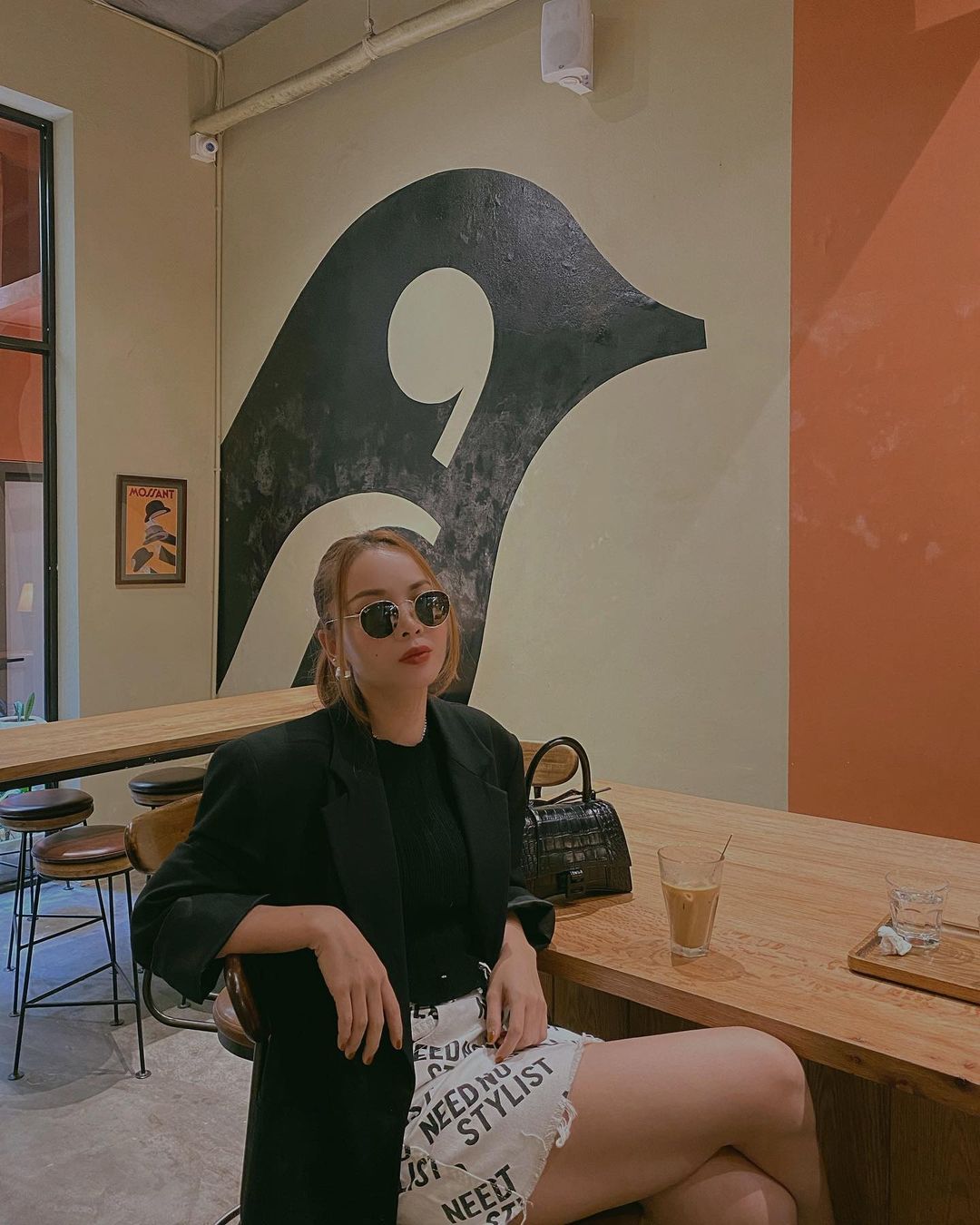 Instagram look của sao Việt: Chi Pu, Mẫn Tiên lên đồ ấm áp vẫn không bằng Hà Tăng “quẩy” outfit cho ngày đại hàn - Ảnh 6. Instagram look của sao Việt: Chi Pu, Mẫn Tiên lên đồ ấm áp vẫn không bằng Hà Tăng “quẩy” outfit cho ngày đại hàn - Ảnh 6.