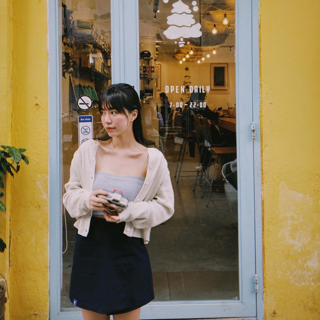 Instagram look của sao Việt: Chi Pu, Mẫn Tiên lên đồ ấm áp vẫn không bằng Hà Tăng “quẩy” outfit cho ngày đại hàn - Ảnh 2. Instagram look của sao Việt: Chi Pu, Mẫn Tiên lên đồ ấm áp vẫn không bằng Hà Tăng “quẩy” outfit cho ngày đại hàn - Ảnh 2.