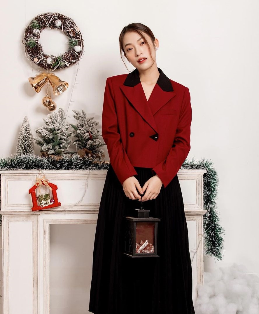 Dàn sao Vbiz lên đồ tưng bừng đón Giáng Sinh: Vợ chồng BigDaddy và Emily tình tứ diện đồ đôi, thi “phát cẩu lương” với ba mẹ bé Xoài - Ảnh 11. Dàn sao Vbiz lên đồ tưng bừng đón Giáng Sinh: Vợ chồng BigDaddy và Emily tình tứ diện đồ đôi, thi “phát cẩu lương” với ba mẹ bé Xoài - Ảnh 11.