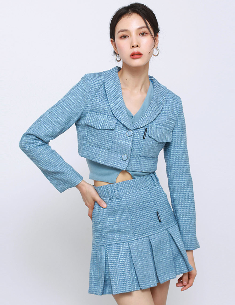 Các idol Kpop dạo này đang mê diện set đồ này lắm, còn chần chừ gì mà không xem ngay để bắt trend liền - Ảnh 3. Các idol Kpop dạo này đang mê diện set đồ này lắm, còn chần chừ gì mà không xem ngay để bắt trend liền - Ảnh 3.