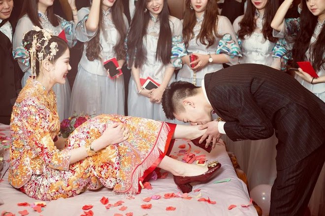 Hạnh phúc lạ lùng của mối hôn sự hai bên cùng cưới - trào lưu kết hôn mà chẳng khác gì ly hôn của giới trẻ Trung Quốc - Ảnh 1.