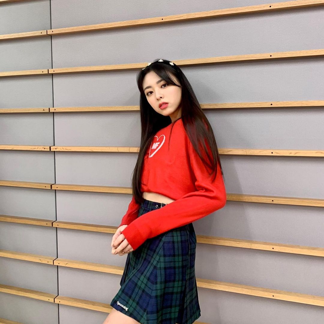Style đón Giáng sinh đơn giản mà xinh xắn của sao Hàn, các nàng học được khối chiêu mặc đẹp đi chơi lễ - Ảnh 7. Style đón Giáng sinh đơn giản mà xinh xắn của sao Hàn, các nàng học được khối chiêu mặc đẹp đi chơi lễ - Ảnh 7.