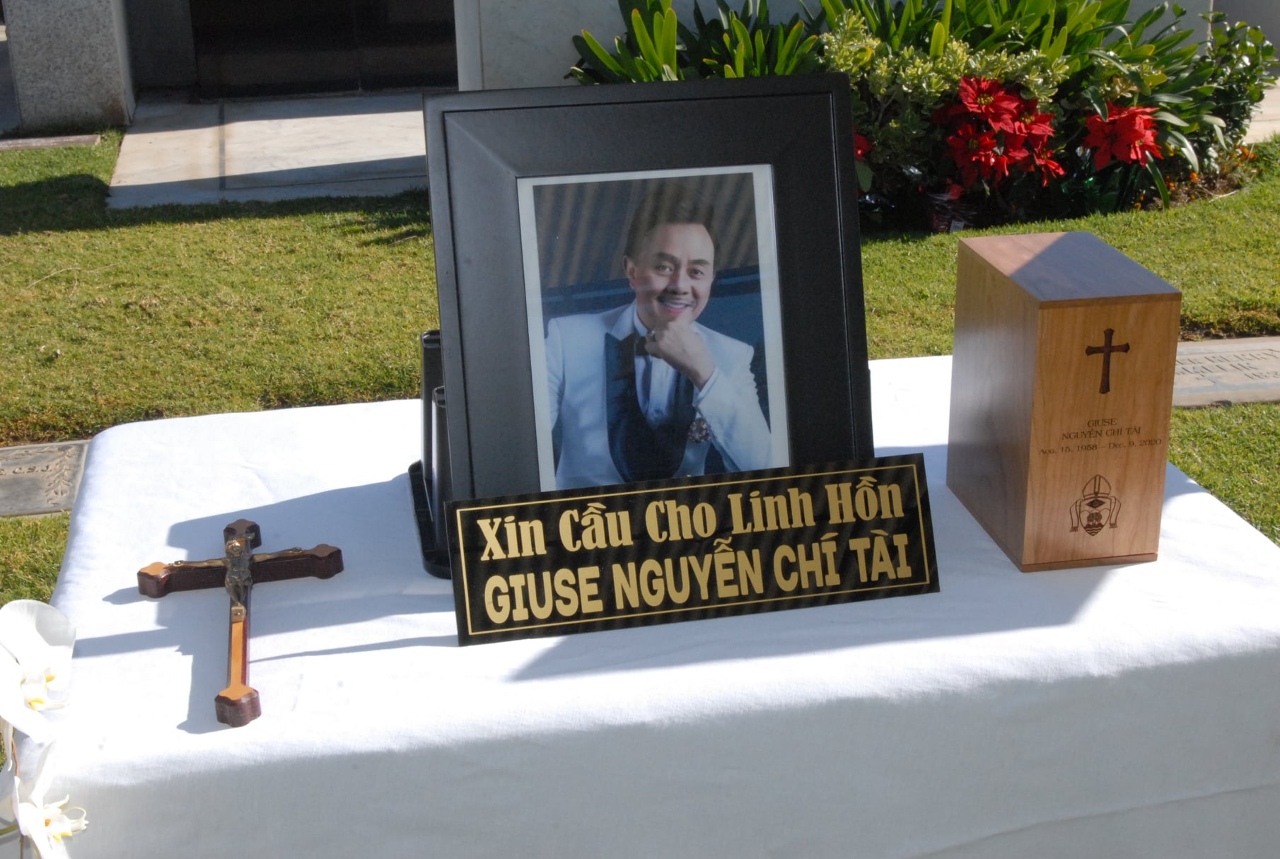 The artist Chi Tai was placed in the cemetery, the singer Phuong Loan calmly next to the ashes of her late husband - Photo 3.