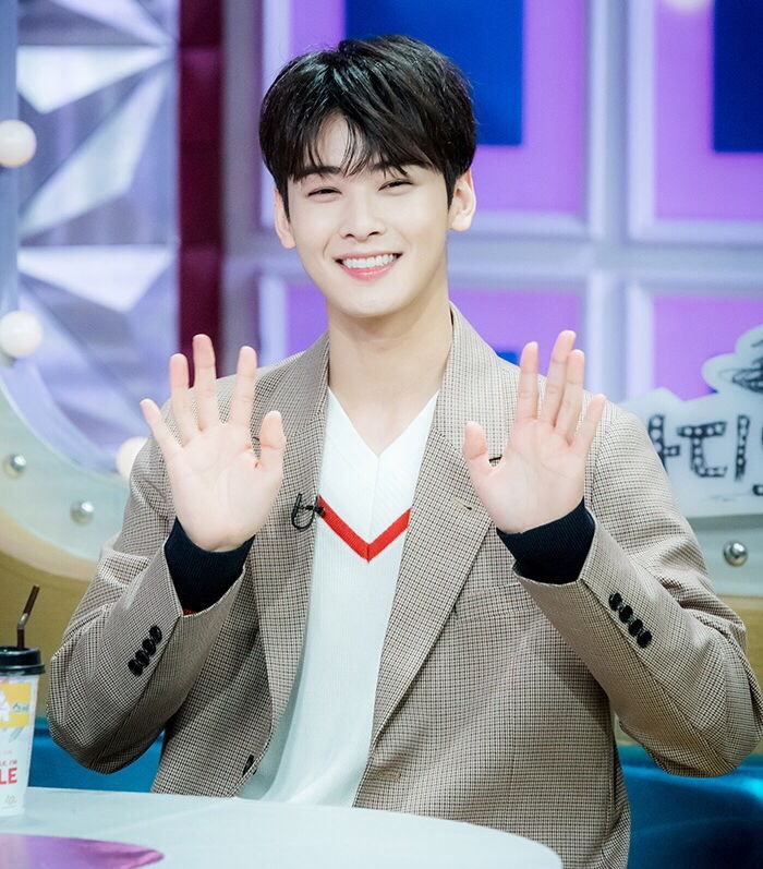 Nam thần đẹp trai hiếm c&oacute; của Kpop kể chuyện từng được 1 nữ idol ngỏ lời hẹn h&ograve;, th&aacute;i độ đ&aacute;p lại khiến ai cũng sốc - Ảnh 3.