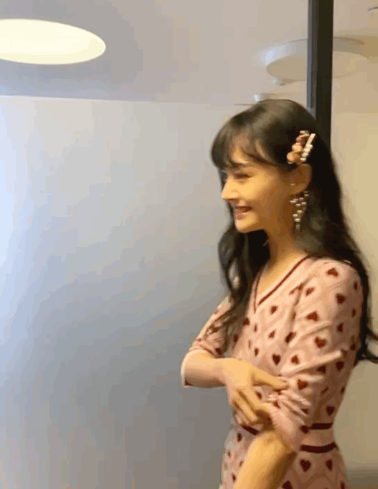 Loạt h&igrave;nh chớp nho&aacute;ng của Trịnh Sảng ở hậu trường g&acirc;y sốt: Visual đ&atilde; trở lại thời kỳ đỉnh cao, đẹp hơn qua camera thường - Ảnh 2.