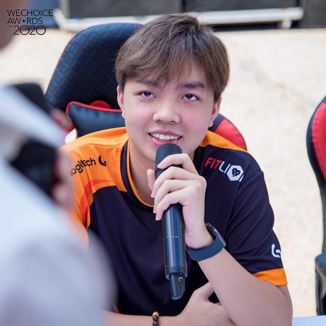 Ngắm h&igrave;nh Gi&aacute;ng sinh của Team Flash, fan hụt hẫng v&igrave; thấy thiếu thiếu - Ảnh 3.