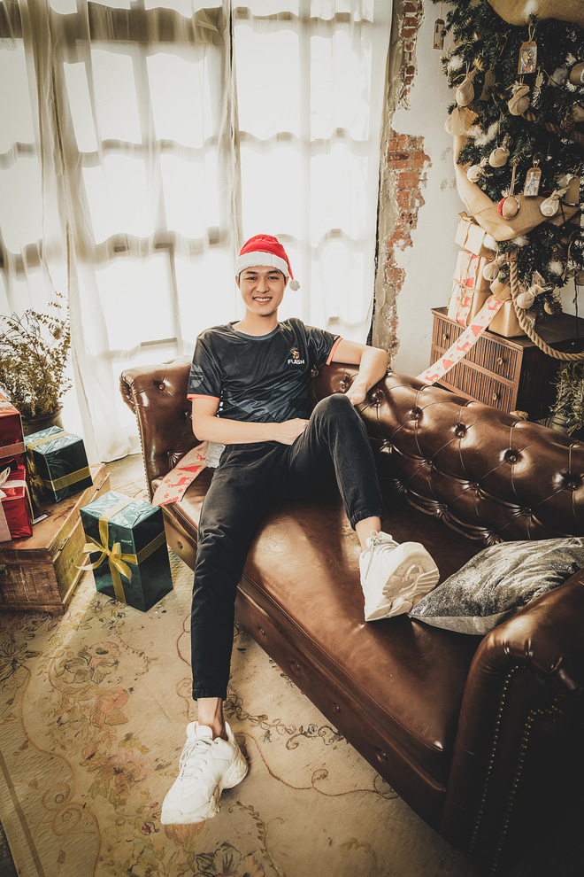 Ngắm h&igrave;nh Gi&aacute;ng sinh của Team Flash, fan hụt hẫng v&igrave; thấy thiếu thiếu - Ảnh 6.