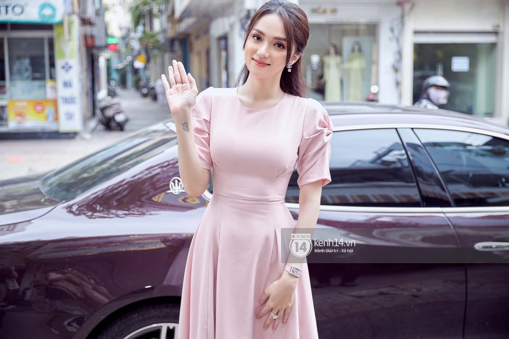 Huong Giang goes to an 8 billion supercar that Matt Liu donates and wears a giant diamond ring for the event, charisma after drama with antifan - Photo 4.