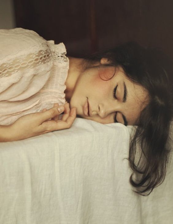 Giấc ngủ rất quan trọng nhưng nếu bạn ngủ trong 4 thời điểm này coi chừng cảm lạnh, thậm chí đột tử - Ảnh 2.