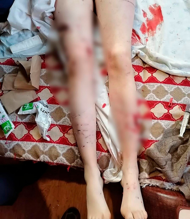 Nghe tiếng h&eacute;t kinh ho&agrave;ng, người d&acirc;n vội ra xem rồi b&agrave;ng ho&agrave;ng trước cảnh tượng &aacute;m ảnh dưới nền tuyết phủ trắng x&oacute;a - Ảnh 4.