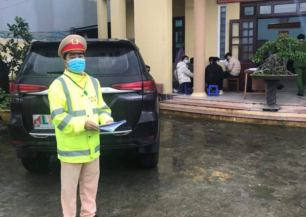 Tài xế chở 6 người Trung Quốc nghi nhập cảnh trái phép chết trong tư thế treo cổ tại nơi cách ly - Ảnh 1. Tài xế chở 6 người Trung Quốc nghi nhập cảnh trái phép chết trong tư thế treo cổ tại nơi cách ly - Ảnh 1.