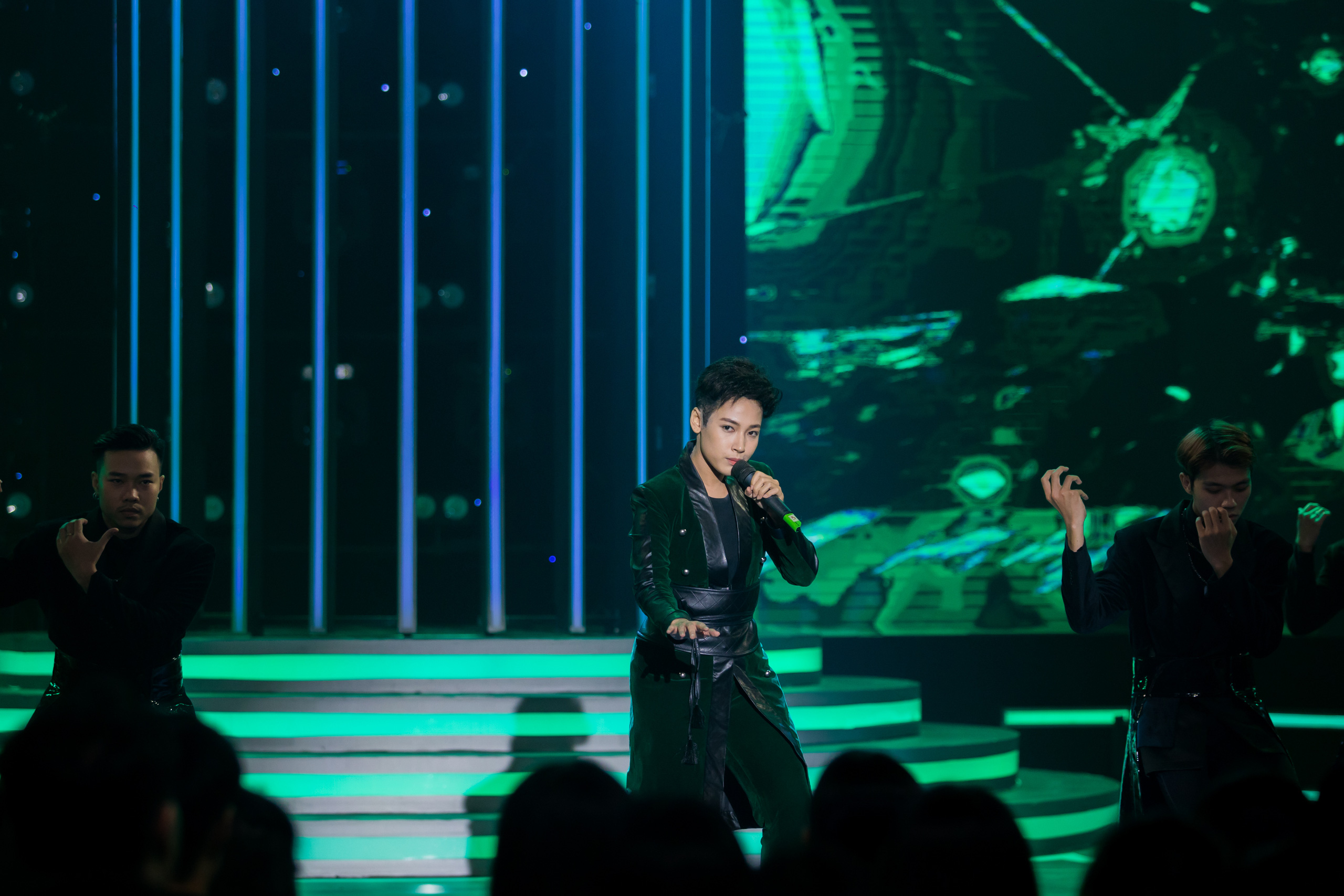 Gương Mặt Th&acirc;n Quen: Hải Đăng Doo bất ngờ lội ngược d&ograve;ng khi giả Maroon 5, lần đầu rinh giải nhất tuần - Ảnh 6.