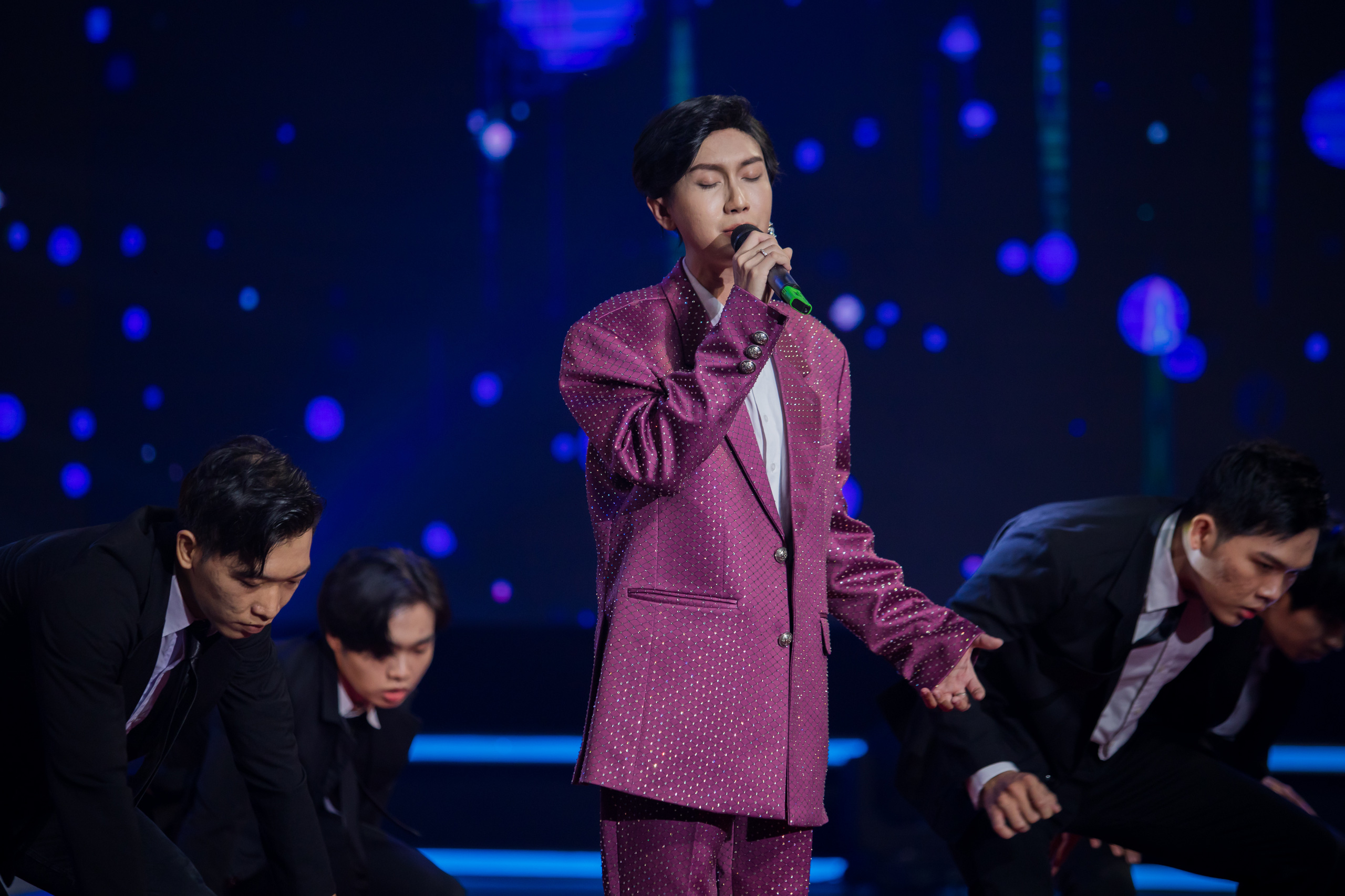 Gương Mặt Th&acirc;n Quen: Hải Đăng Doo bất ngờ lội ngược d&ograve;ng khi giả Maroon 5, lần đầu rinh giải nhất tuần - Ảnh 2.