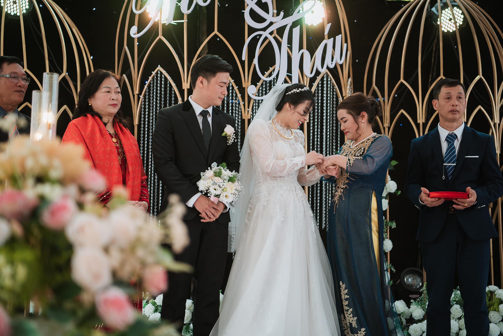 Thảo Nari khoe ảnh ngày cưới cực lung linh, vị hôn phu điển trai cũng lần đầu lộ diện! - Ảnh 9. Thảo Nari khoe ảnh ngày cưới cực lung linh, vị hôn phu điển trai cũng lần đầu lộ diện! - Ảnh 9.