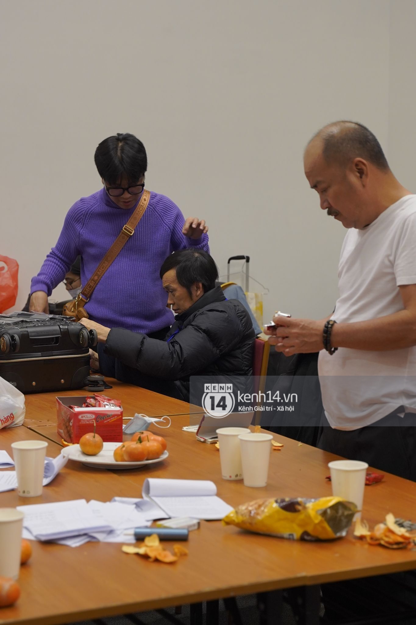 The behind-the-scenes photos revealed NS Hoai Linh's robust appearance almost 20 days after the death of the late NS Chi Tai - Photo 3.