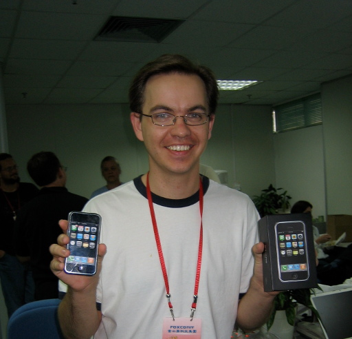 Những bức ảnh hiếm hoi về dây chuyền sản xuất chiếc iPhone đầu tiên năm 2007, cư dân mạng lại rần rần nhắc về quá khứ đen tối của Apple - Ảnh 3.