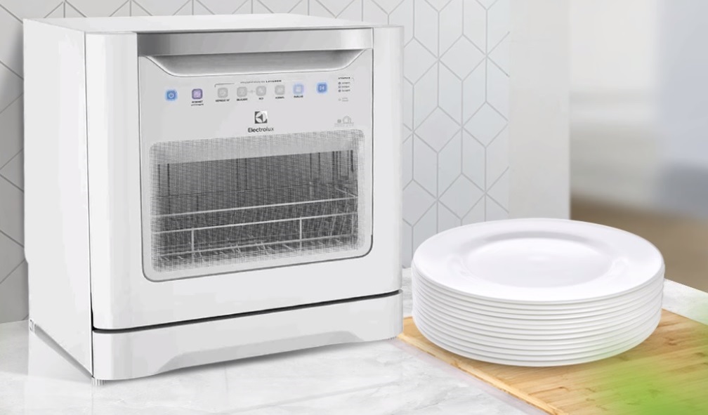 M&aacute;y rửa b&aacute;t Electrolux b&eacute; xinh: &ldquo;H&oacute;t h&ograve;n họt&rdquo; nhưng vẫn bị d&acirc;n t&igrave;nh ch&ecirc; kh&ocirc;ng &iacute;t - Ảnh 1.
