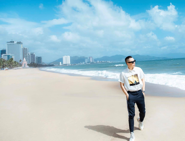 Mặc kệ bị netizen réo gọi, Vũ Khắc Tiệp vẫn khoe sinh nhật hoành tráng và chanh sả bên cạnh hội bạn thân tại Cam Ranh - Ảnh 6.