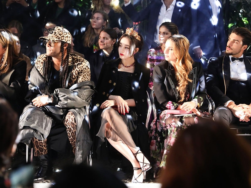 Sau 2 năm, cả Nhiệt Ba và đối thủ Cáp Ni Khắc Tư đều xuống sắc không phanh: “Dừ” nhanh khó tin, còn đâu visual khiến Cbiz trầm trồ? - Ảnh 4. Sau 2 năm, cả Nhiệt Ba và đối thủ Cáp Ni Khắc Tư đều xuống sắc không phanh: “Dừ” nhanh khó tin, còn đâu visual khiến Cbiz trầm trồ? - Ảnh 4.