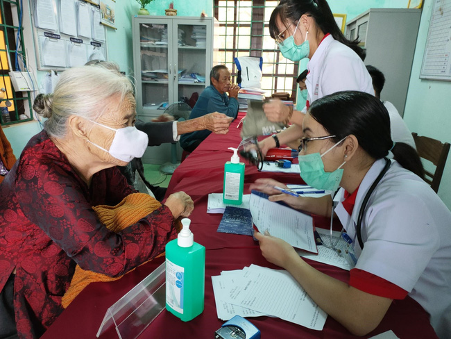 Những hình ảnh giản dị mà ấm áp để thấy người Việt luôn sống với nhau bằng tình nghĩa chân thành - Ảnh 9.