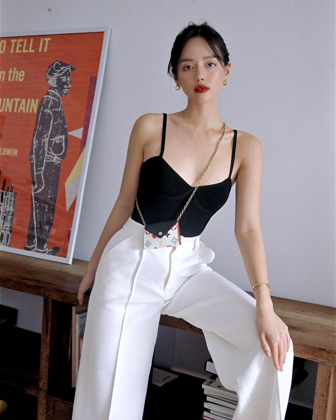 Instagram look của sao Việt: Ngọc Trinh diện áo cắt khoét nhìn mà ngượng thay, Xoài Non đơn giản mà xinh ngất - Ảnh 6. Instagram look của sao Việt: Ngọc Trinh diện áo cắt khoét nhìn mà ngượng thay, Xoài Non đơn giản mà xinh ngất - Ảnh 6.
