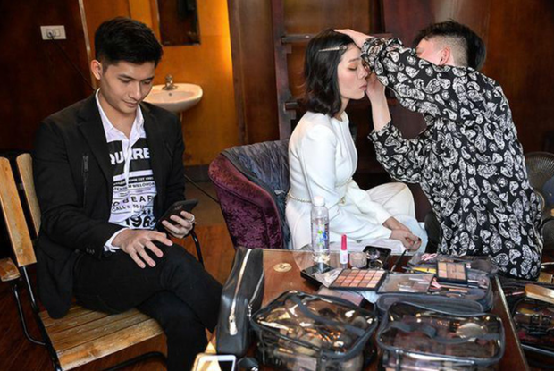 Lệ Quy&ecirc;n đăng d&ograve;ng trạng th&aacute;i kỉ niệm ng&agrave;y đặc biệt, qua soi ảnh L&acirc;m Bảo Ch&acirc;u mới thấy r&otilde; chi tiết ẩn &yacute; 1 năm y&ecirc;u? - Ảnh 6.
