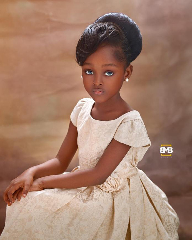 Bất ngờ đổi đời sau loạt ảnh 2 năm trước, cô bé châu Phi đẹp nhất thế giới giờ vẫn đẹp nao lòng nhưng cách cha mẹ dạy dỗ mới đáng chú ý - Ảnh 5.
