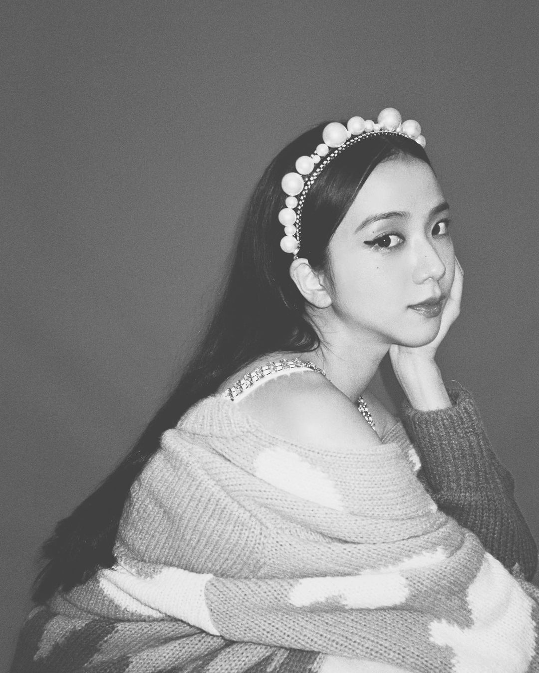 Kh&ocirc;ng c&ograve;n l&agrave; PTS, cuối c&ugrave;ng Jisoo (BLACKPINK) đ&atilde; hở bạo thật rồi: Khoe v&ograve;ng 1 quyến rũ chốt hạ năm 2020, chịu sao nổi? - Ảnh 4.