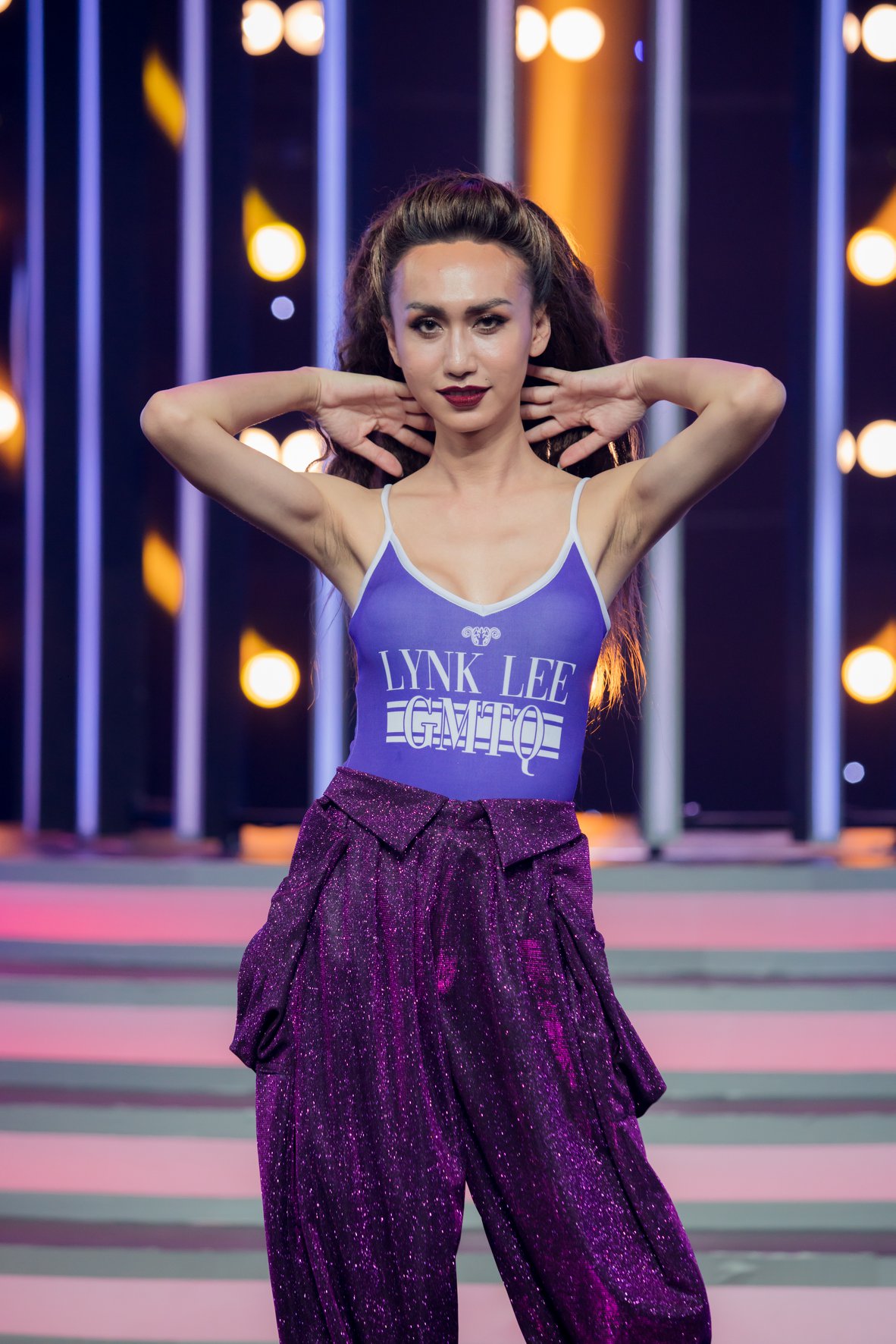 Lynk Lee shows off her sexy first round and turns into a fake Ha Ho in the Face Than Quen - Photo 2. Lynk Lee shows off her sexy first round and turns into a fake Ha Ho in Than Quen Face - Photo 2.