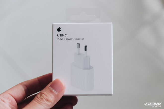 Đánh giá củ sạc Apple 20W đang cháy hàng tại Việt Nam: Giá cao nhưng chẳng có gì đặc biệt - Ảnh 2.