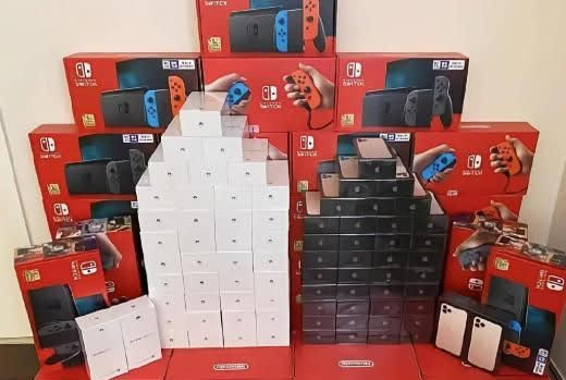 Góc chơi lớn: streamer tặng fans một núi iPhone 12 và vô số quà tặng với giá trị lên đến 50 tỷ - Ảnh 4.