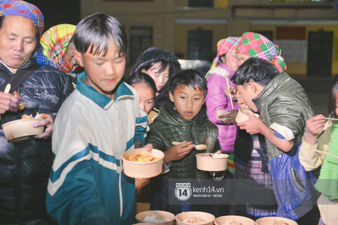 Đỉnh trời Mù Cang Chải trong ngày đông khác lạ: Mọi giá lạnh được xua tan bởi sự đổ bộ của những chiếc xe đặc biệt từ miền xuôi đến - Ảnh 15.