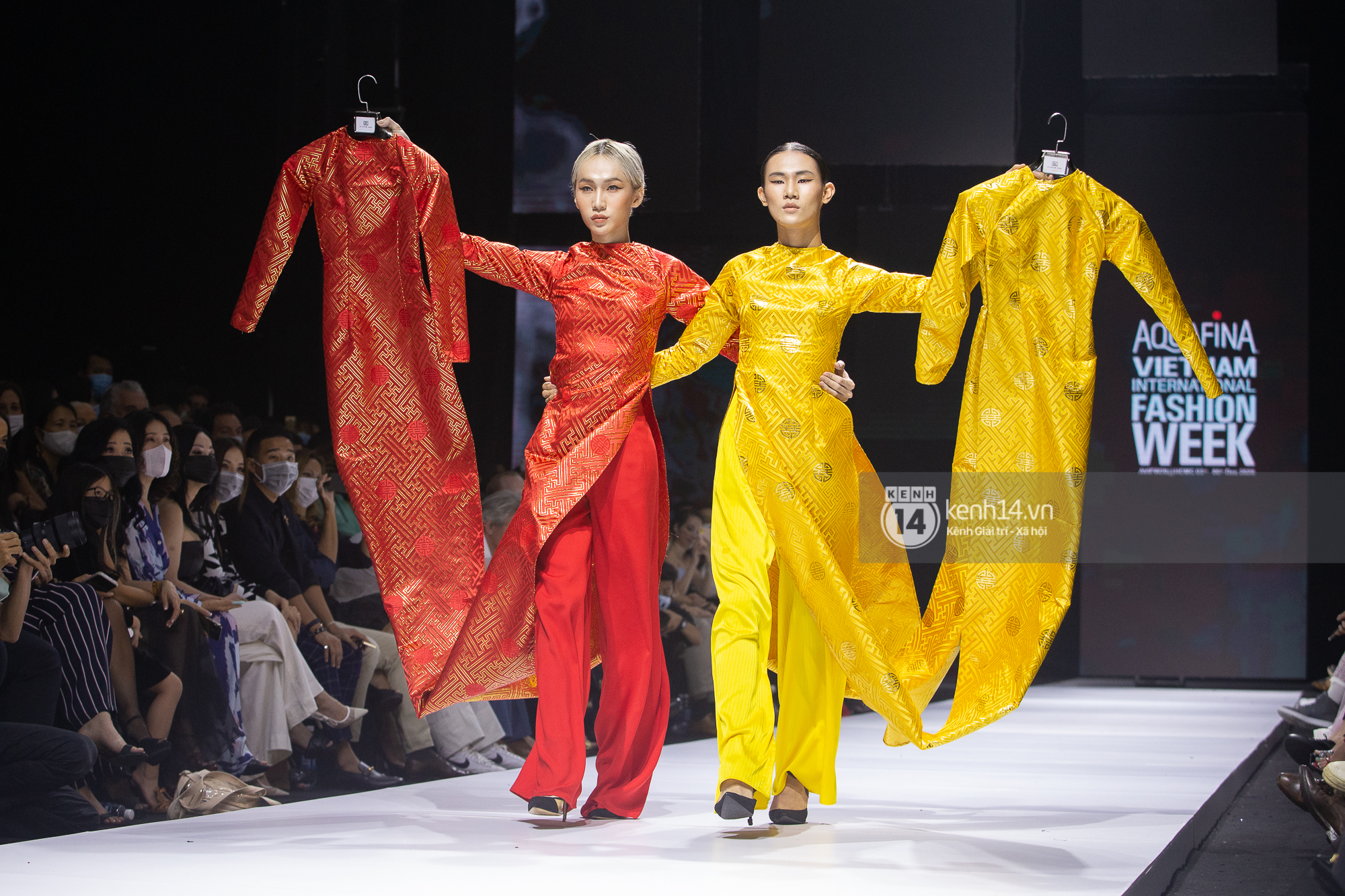 Đêm diễn thứ 3 AVIFW 2020: Ngọc Trinh, Trương Ngọc Ánh, Lynk Lee làm vedette - Ảnh 7. Đêm diễn thứ 3 AVIFW 2020: Ngọc Trinh, Trương Ngọc Ánh, Lynk Lee làm vedette - Ảnh 7.