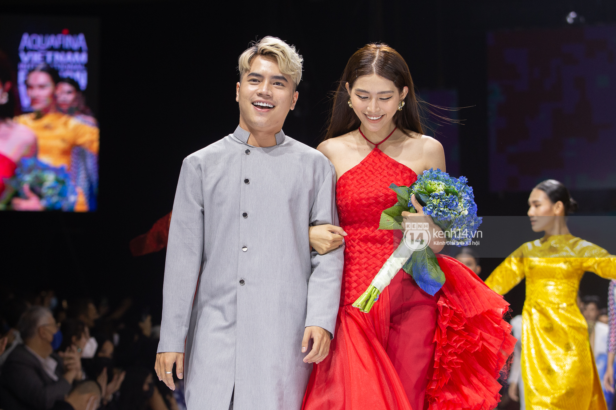 Đêm diễn thứ 3 AVIFW 2020: Ngọc Trinh, Trương Ngọc Ánh, Lynk Lee làm vedette - Ảnh 8. Đêm diễn thứ 3 AVIFW 2020: Ngọc Trinh, Trương Ngọc Ánh, Lynk Lee làm vedette - Ảnh 8.