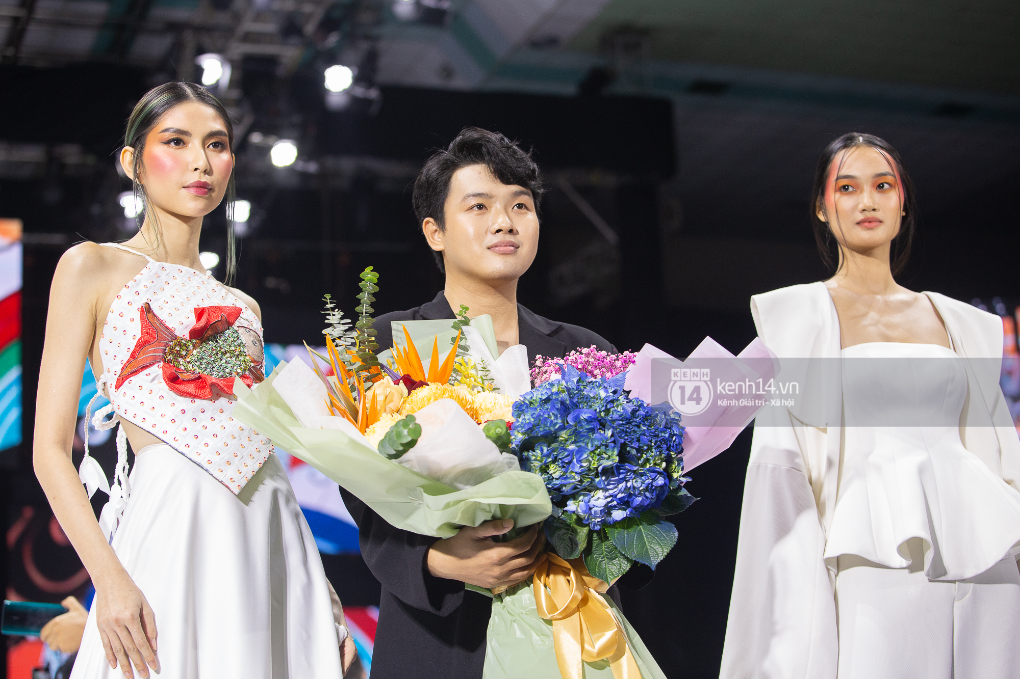 Đêm diễn thứ 3 AVIFW 2020: Ngọc Trinh, Trương Ngọc Ánh, Lynk Lee làm vedette - Ảnh 22. Đêm diễn thứ 3 AVIFW 2020: Ngọc Trinh, Trương Ngọc Ánh, Lynk Lee làm vedette - Ảnh 22.