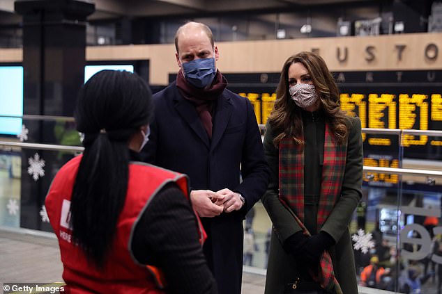 Đúng ngày vợ chồng Công nương Kate khởi hành chuyến đi đặc biệt, nhà Meghan Markle tung ra thông tin mới, ngầm tuyên bố cạnh tranh với Nữ hoàng Anh - Ảnh 1.